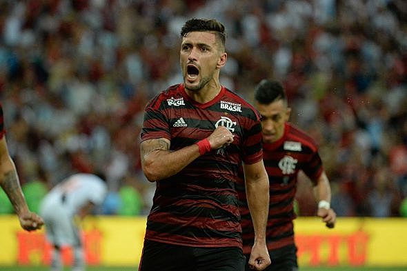 Fla marca aos 48, vence Vasco nos pênaltis e conquista a Taça Rio