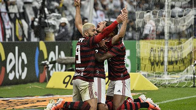 Flamengo vence Corinthians em Itaquera e abre vantagem na Copa do Brasil