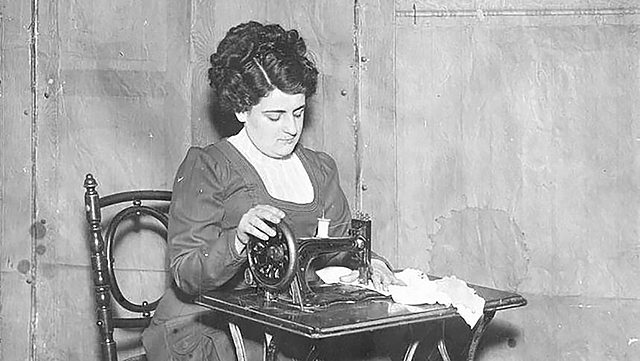 Isaac Singer patento la maquina de coser