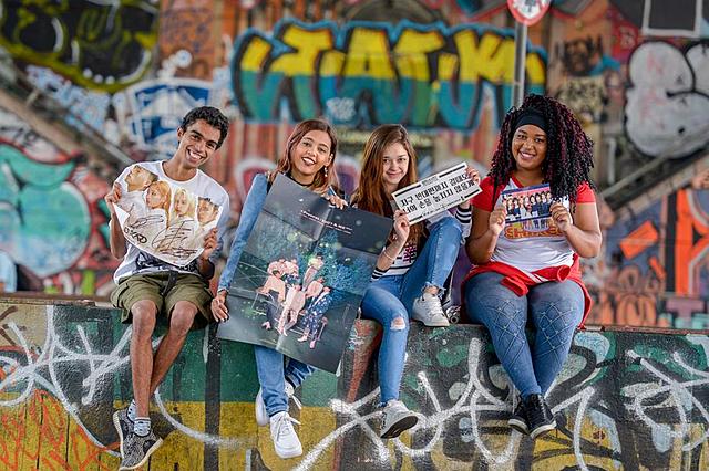 Fãs de k-pop em Belo Horizonte se encontram para repetir as coreografias