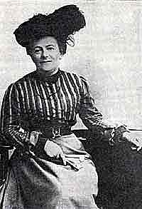 Clara Zetkin lidera la Conferencia Internacional de Mujeres.