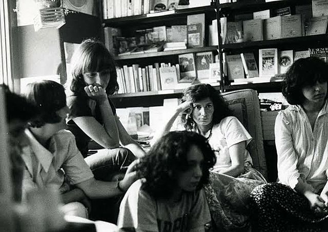 "Ser mujer es hermoso". Se abre la Librería de Mujeres de Milán (Libreria delle donne di Milano) uno de los centros de debate más importantes del feminismo y más en concreto en la corriente del feminismo de la diferencia.