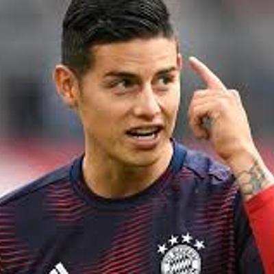 Timeline: .... En 2011 James logró alzar el trofeo de liga y la Supercopa de Portugal. El 18 de mayo de 2011,