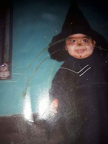Mis padres decidieron vestirme de brujita en un halloween