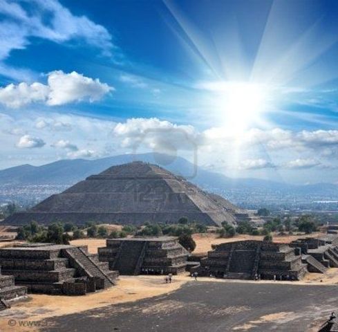 Theocratic empire develops at Teotihuacán in Mexico with a large urban center and Pyramids of the Sun and Moon