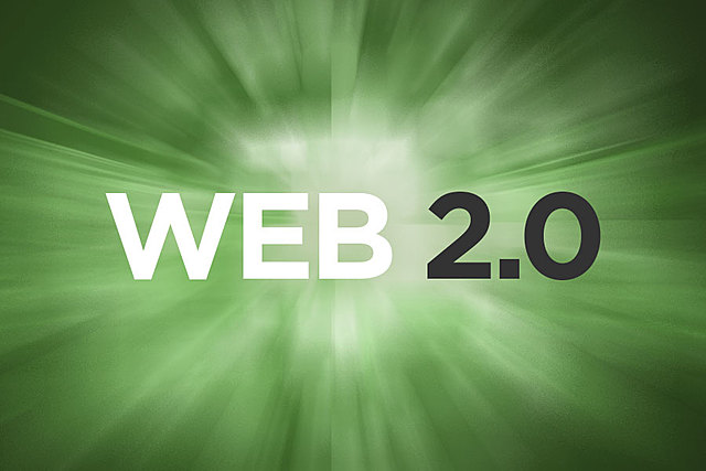 El término Web 2.0 es acuñado por O'Reilly