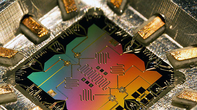 Первая схема работы квантового компьютера