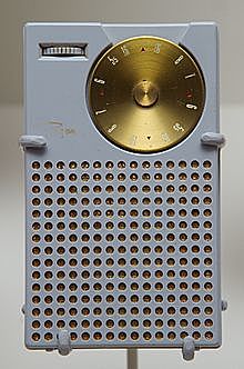ELECTRONIC AGE ; TRANSISTOR RADIO