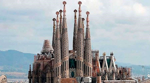 La Sagrada Familia-Antoni Gaudí I Cornet