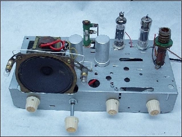 Edwin Howard inventa el circuito regenerativo que aumenta la calidad de las emisiones