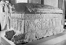 Jessica ouvre le sarcophage, Akir libéré