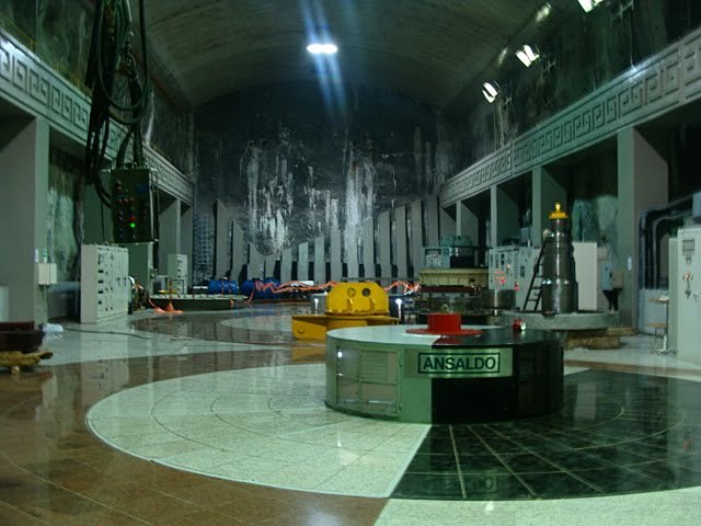 Empieza a Operar la central Niquia (21000 Kw) y la primera unidad de la tasajera (303000 Kw).