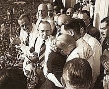 Renuncia a su Candidatura a la Vice-Presidencia