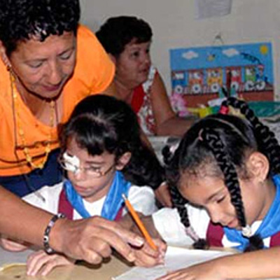 Timeline: Atención de los alumnos con necesidades educativas especiales en México