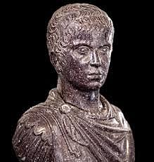 El autoproclamado Emperador Constantino III abandona Britania; el Imperio Romano de Occidente abandona Britania.