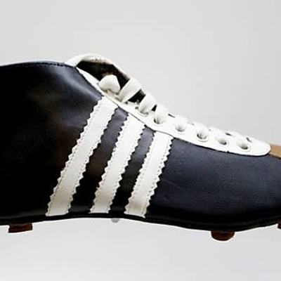 Timeline: Evolucion de los chimpunes o tacos de futbol