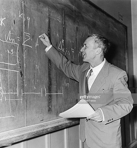 El sistema de axiomas que plantea