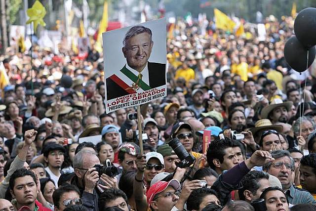 Marcha de protesta dirigida por López Obrador por votaciones