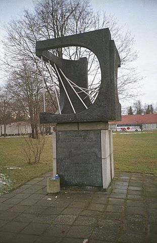 Kärdla kalevivabriku mälestusmärk