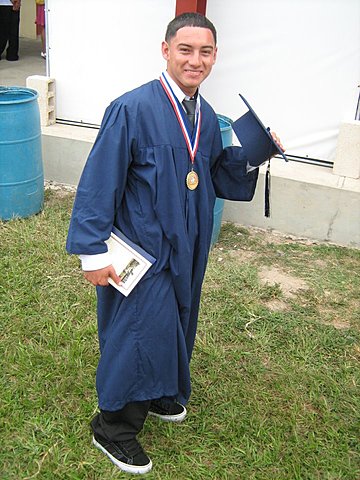 Tras haberme graduado de highschool, decidí continuar mis estudios en México.