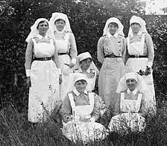 Mae Belle Sampson, Katherine MacDonald and the Nurses Overseas