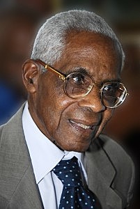 Césaire fallece el jueves 17 de abril de 2008 en el hospital al que había sido ingresado 8 días antes debido a una Enfermedad cardiovascular, Murió en Fort-de-France, Martinica.