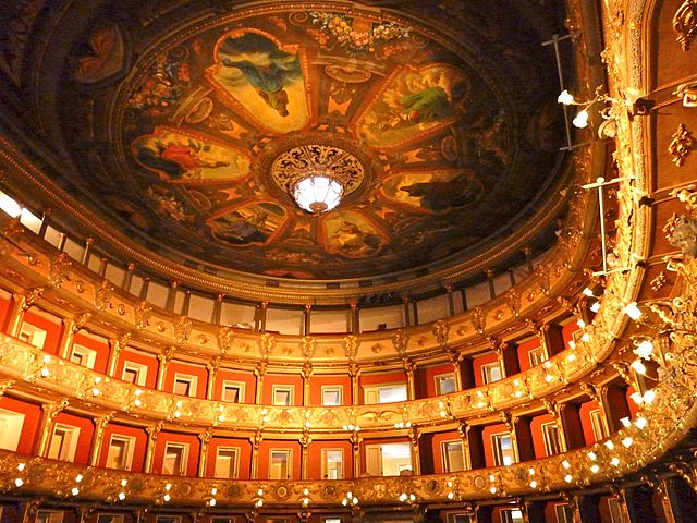 el Ministerio de Cultura inició el proceso de restauración, reforzamiento estructural y remodelación del Teatro Colón