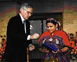 La guatemalteca Rigoberta Menchú recibe el Premio Nobel de la Paz