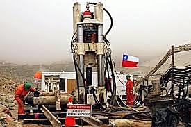 33 mineros chilenos quedan atrapados tras derrumbe de mina