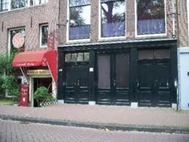 Anne Frank's family moves to Holland