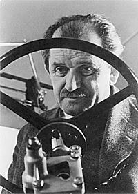 Ferdinand Porsche nace
