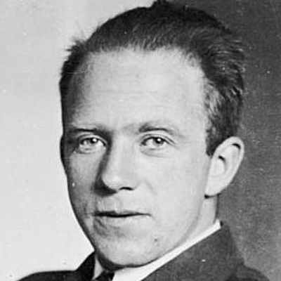 Timeline: Werner Karl Heisenberg (5 December 1901 -  01 February 1976)