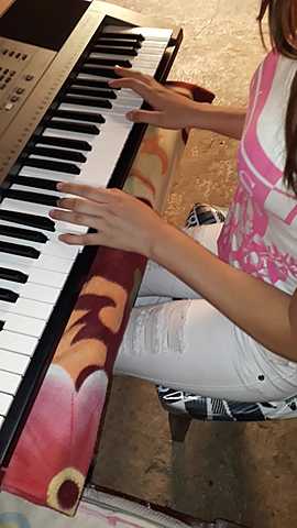 ME APASIONA MUCHO EL PIANO.