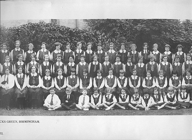 Y las escuelas NON-PROVIDED