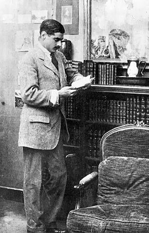 They split up and Cocó met Arthur Edward Capel