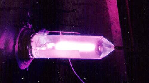 Introducción de gases en la bombilla