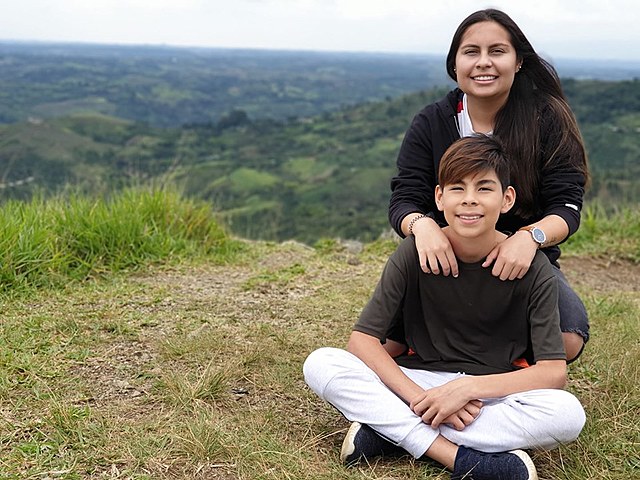 me relacione con mi hermana mayor