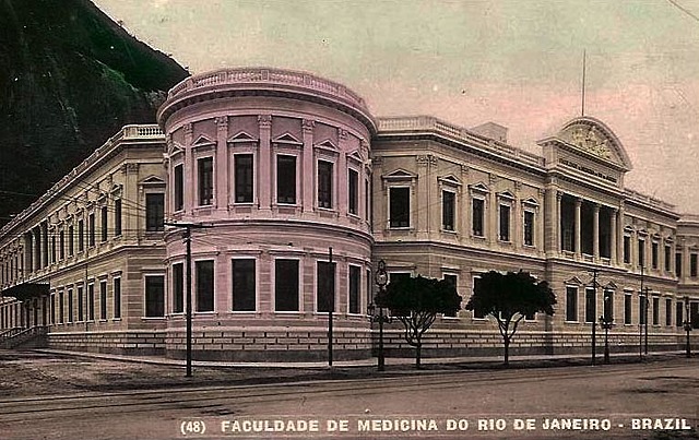 Graduou-se em medicina