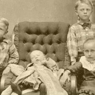 Timeline: ¡Tras los pasos de la infancia y la adolescencia!