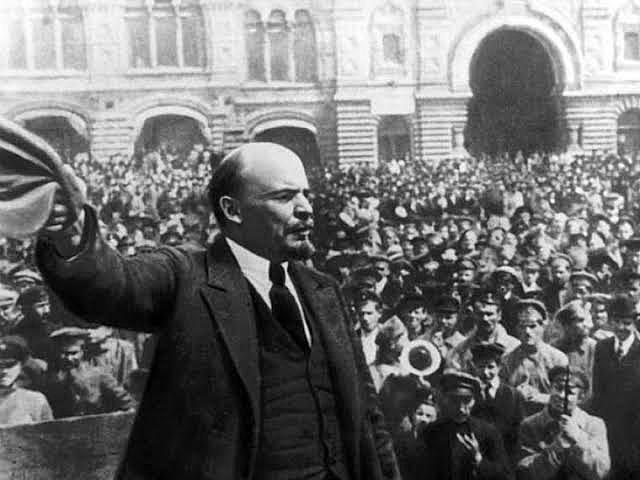 Inicia la revolución rusa