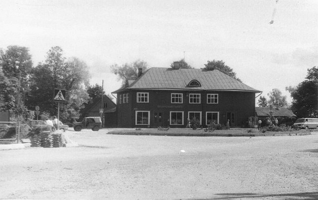 Kärdla keskväljak, Tarbijatekooperatiivi hoone