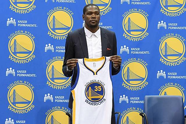 Former MVP Kevin Durant Signs with Warriors
