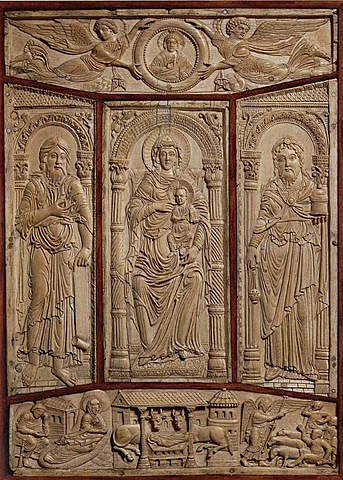 Plat de reliure de l’évangéliaire de Lorschou Codex Aureus, le Christ entre deux anges, Ecole du palais de Charlemagne