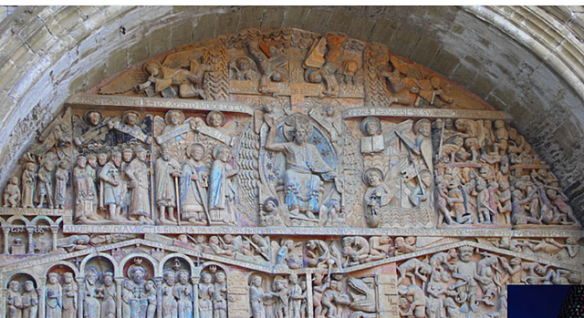 Restes de polychromie sur le tympan du portail de Sainte-Foy de Conques