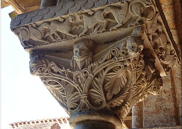 Moissac : chapiteau de la galerie orientale