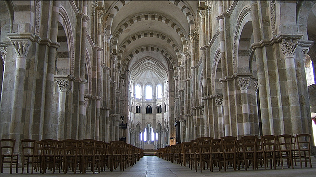 Basilique Sainte-Marie-Madeleine de Vézelay. Vue de la nef romane