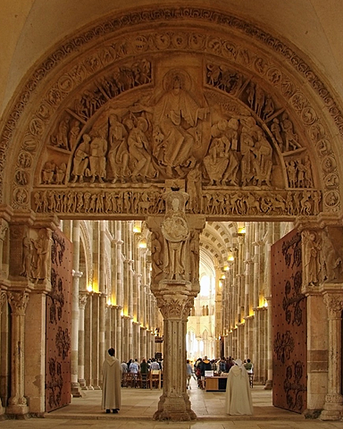 Basilique Sainte-Marie-Madeleine de Vézelay: Portail central du narthex