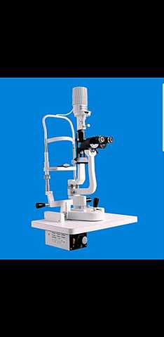 el primer microscopio binocular es atribuido a Aubert.