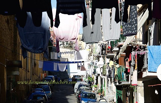 Ejemplos Prácticos: Modelo binario de Saussure.