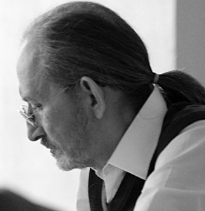 Dr. Guillermo Dávila